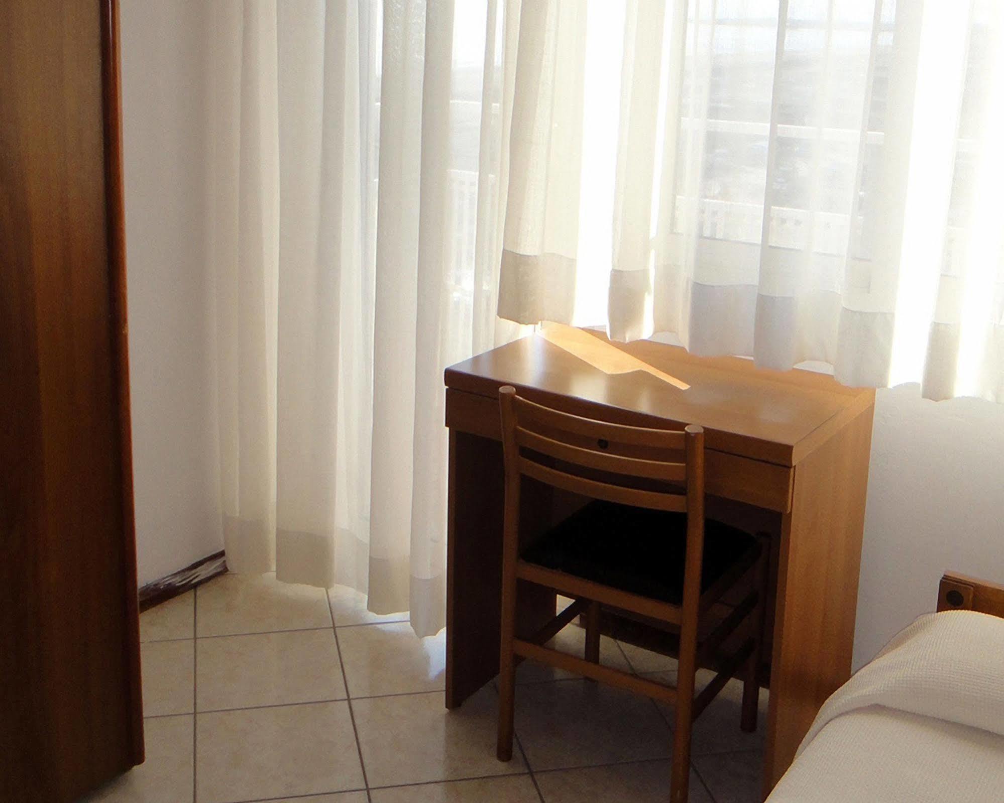 Hotel Caesar Bed And Breakfast Milano Marittima Exterior photo