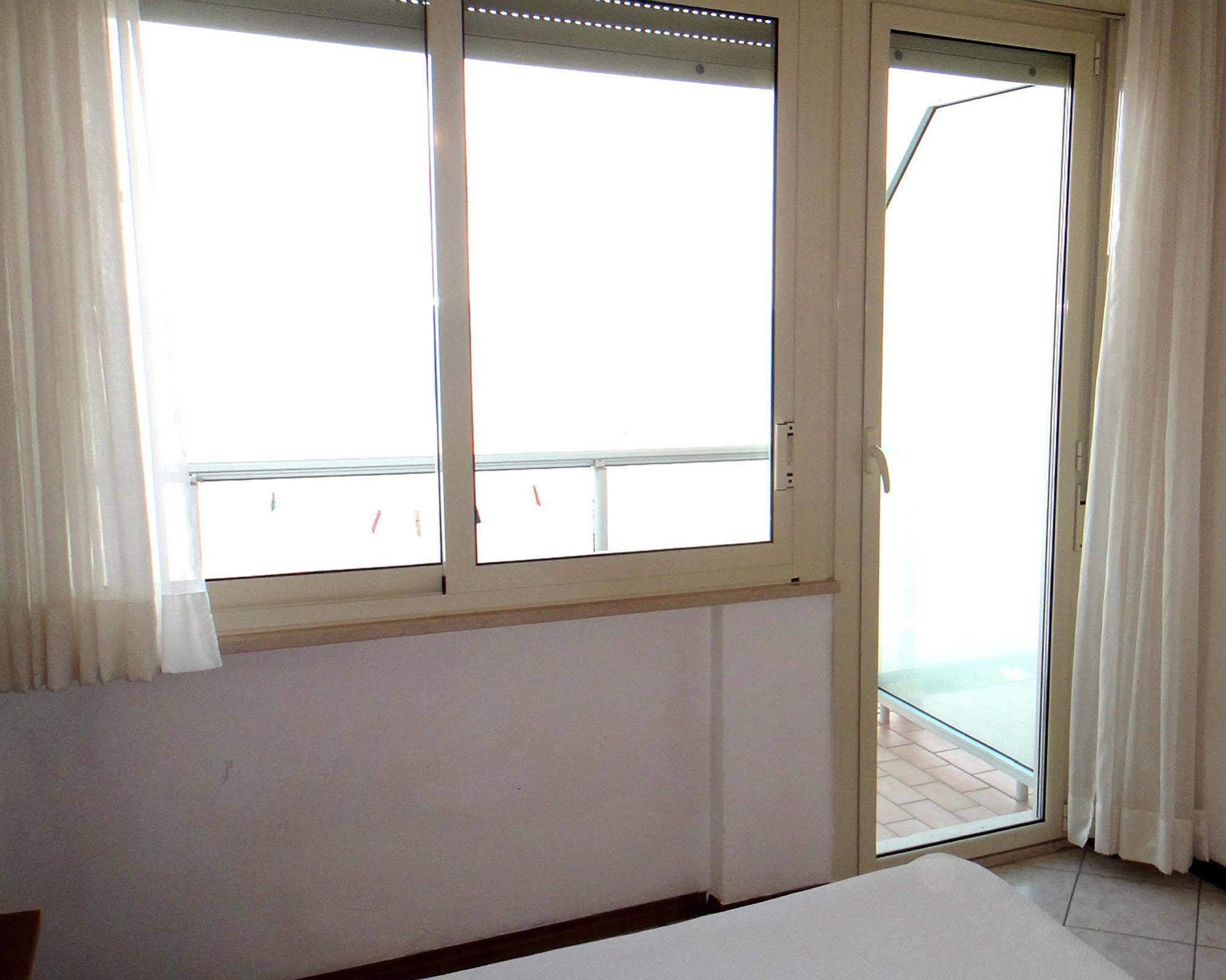 Hotel Caesar Bed And Breakfast Milano Marittima Exterior photo