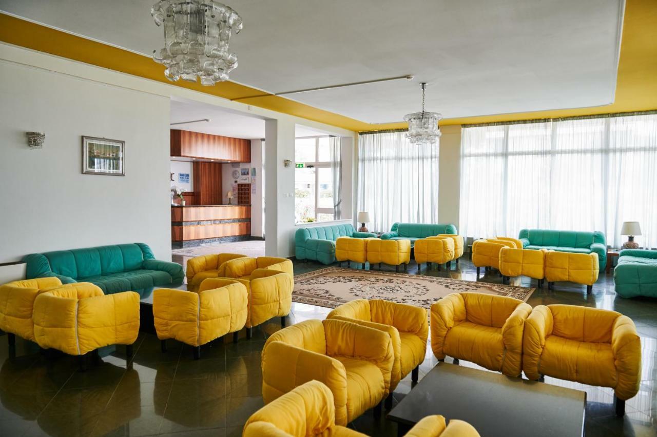 Hotel Caesar Bed And Breakfast Milano Marittima Exterior photo