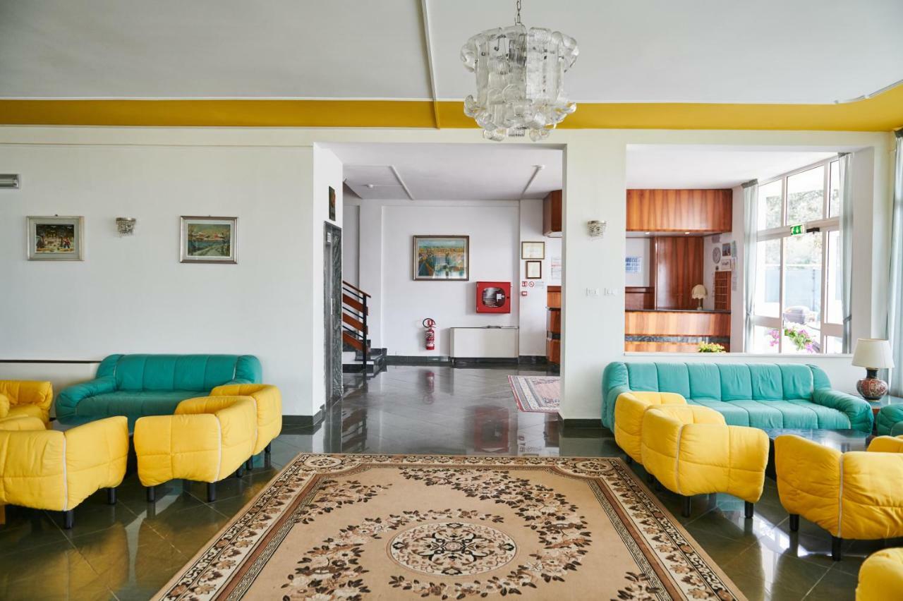 Hotel Caesar Bed And Breakfast Milano Marittima Exterior photo