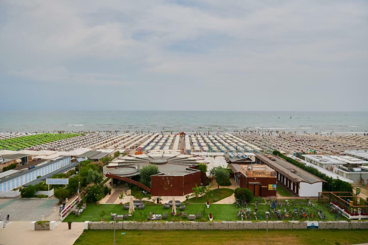 Hotel Caesar Bed And Breakfast Milano Marittima Exterior photo