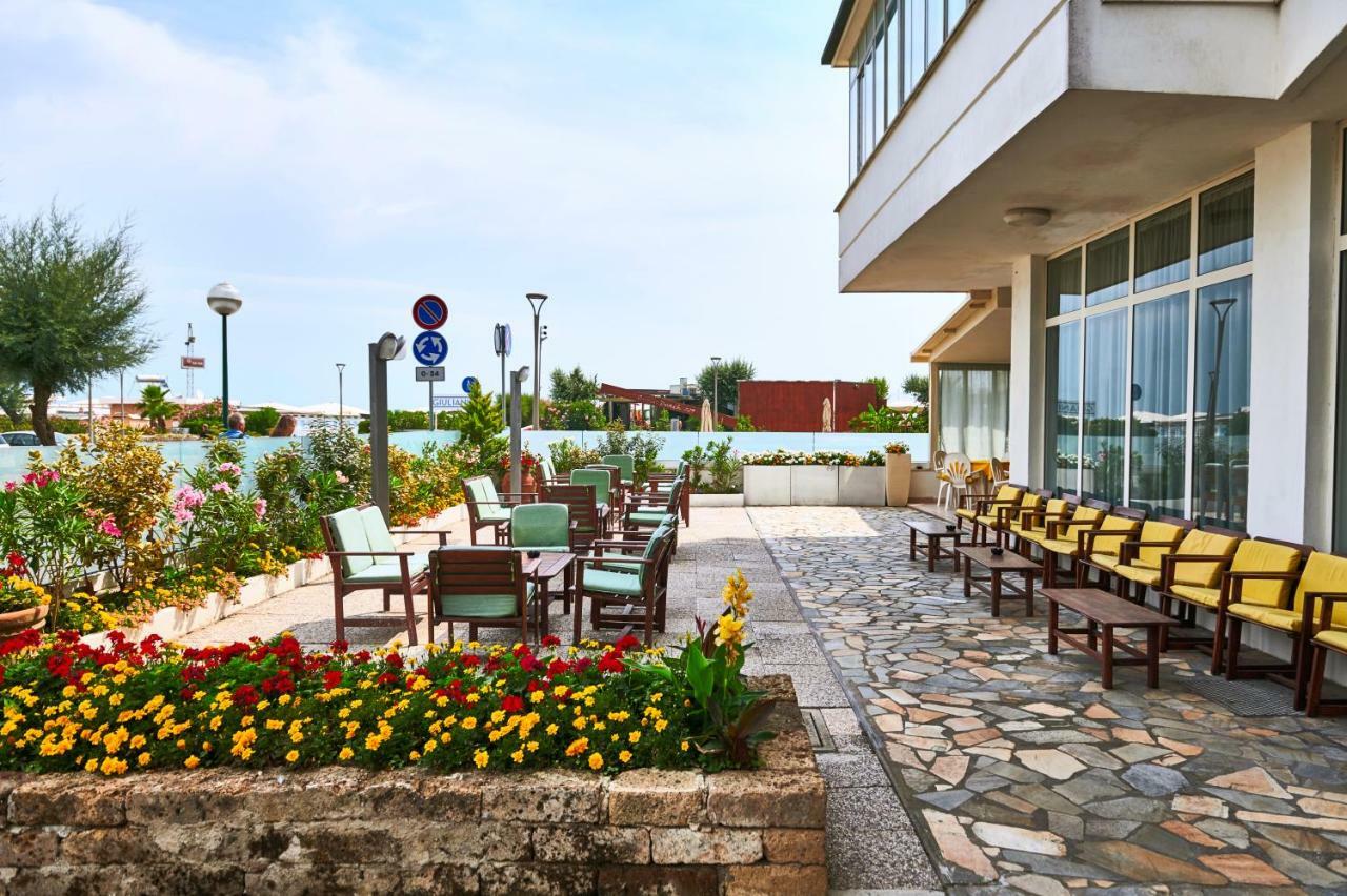 Hotel Caesar Bed And Breakfast Milano Marittima Exterior photo